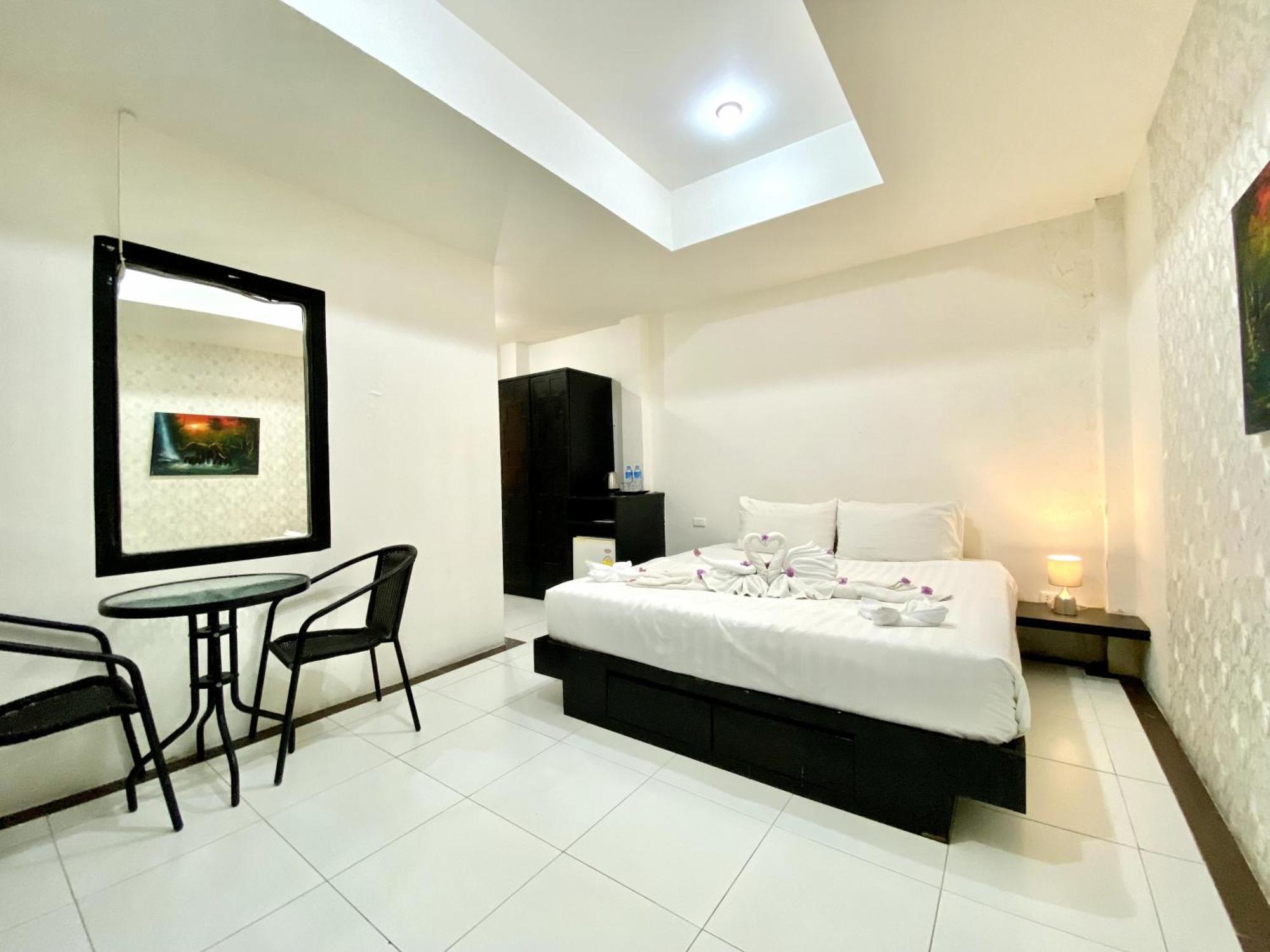 Beachwalk Patong Екстериор снимка