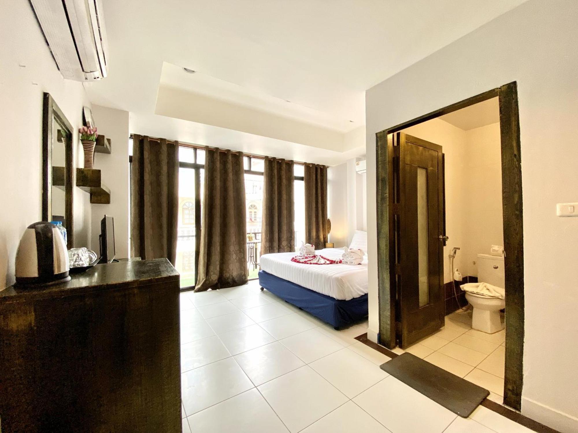 Beachwalk Patong Екстериор снимка