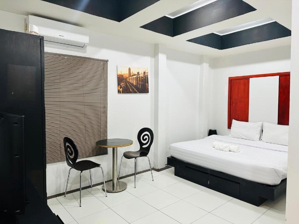 Beachwalk Patong Екстериор снимка